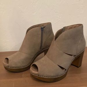 Dansko Leather Delphina peep toe bootie. (NWOT)